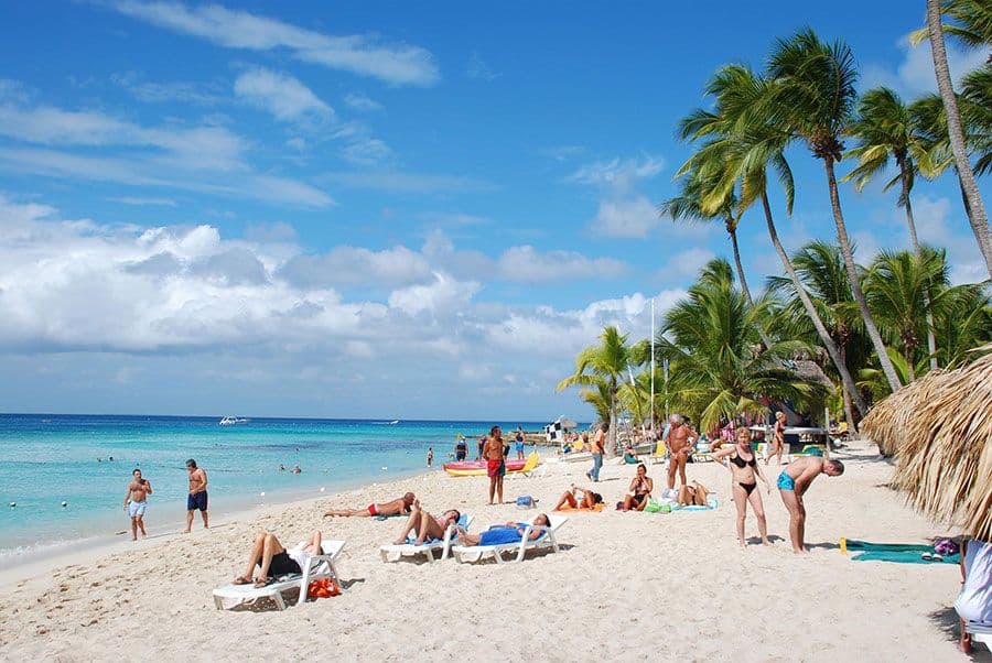 Visitantes extranjeros registran un gasto medio de entre US$ 116 y US$ 223 diarios en la República Dominicana.