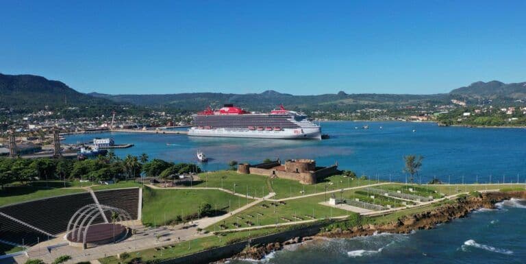 José Ignacio Paliza resalta la transformación de Puerto Plata ante el flujo sin precedentes de visitantes.